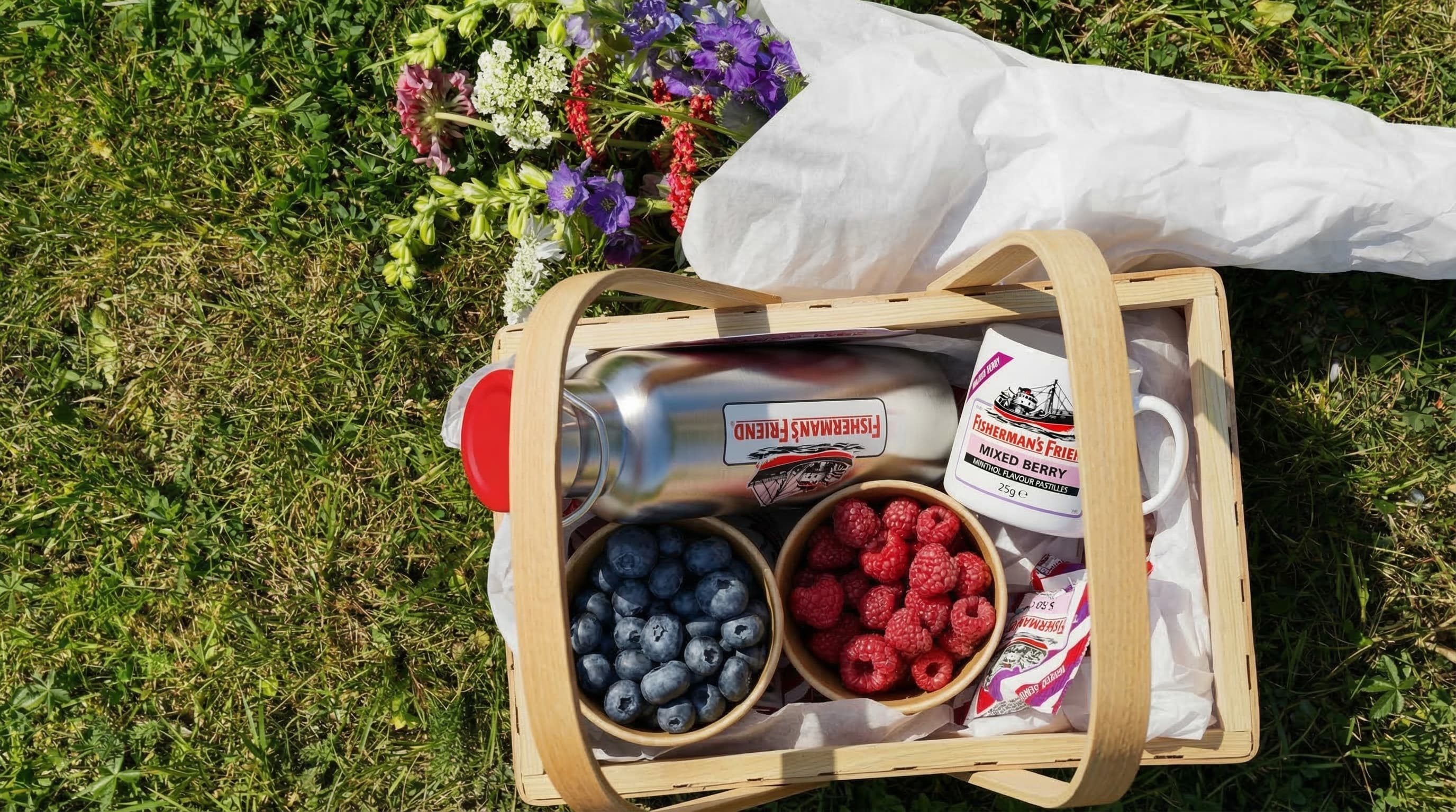 Picknick med lila blommor