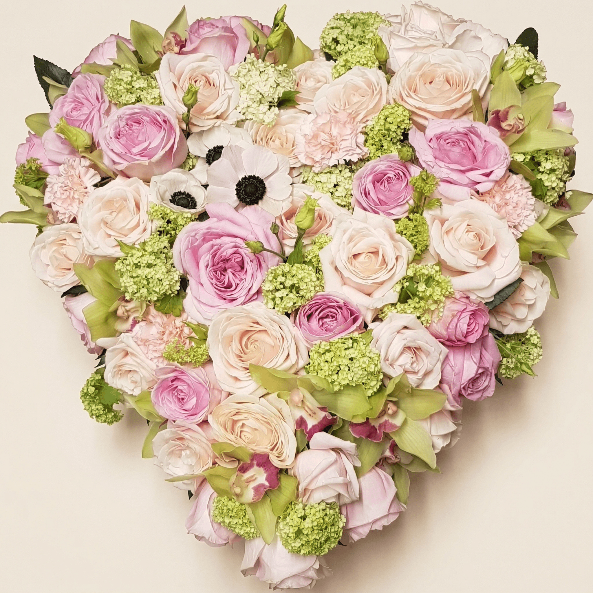 Hjärta av rosa rosor och pioner